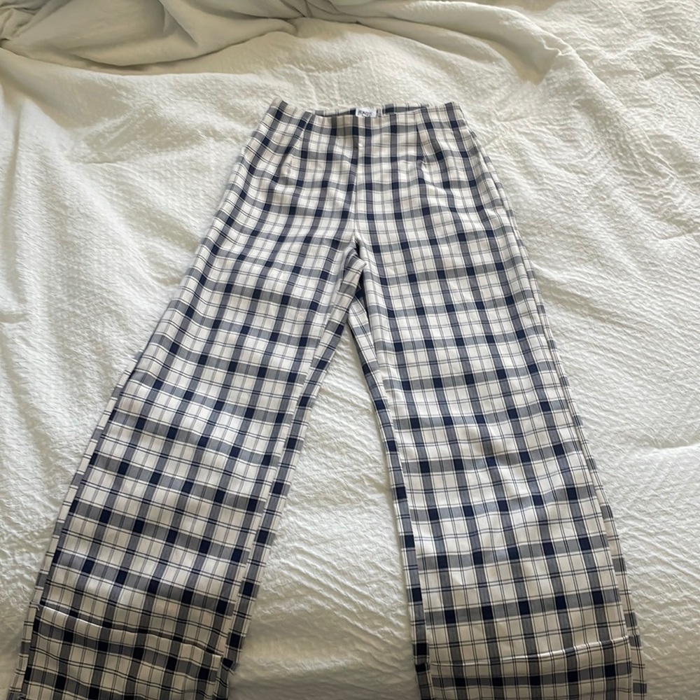 Princess Polly Euros pants size 4